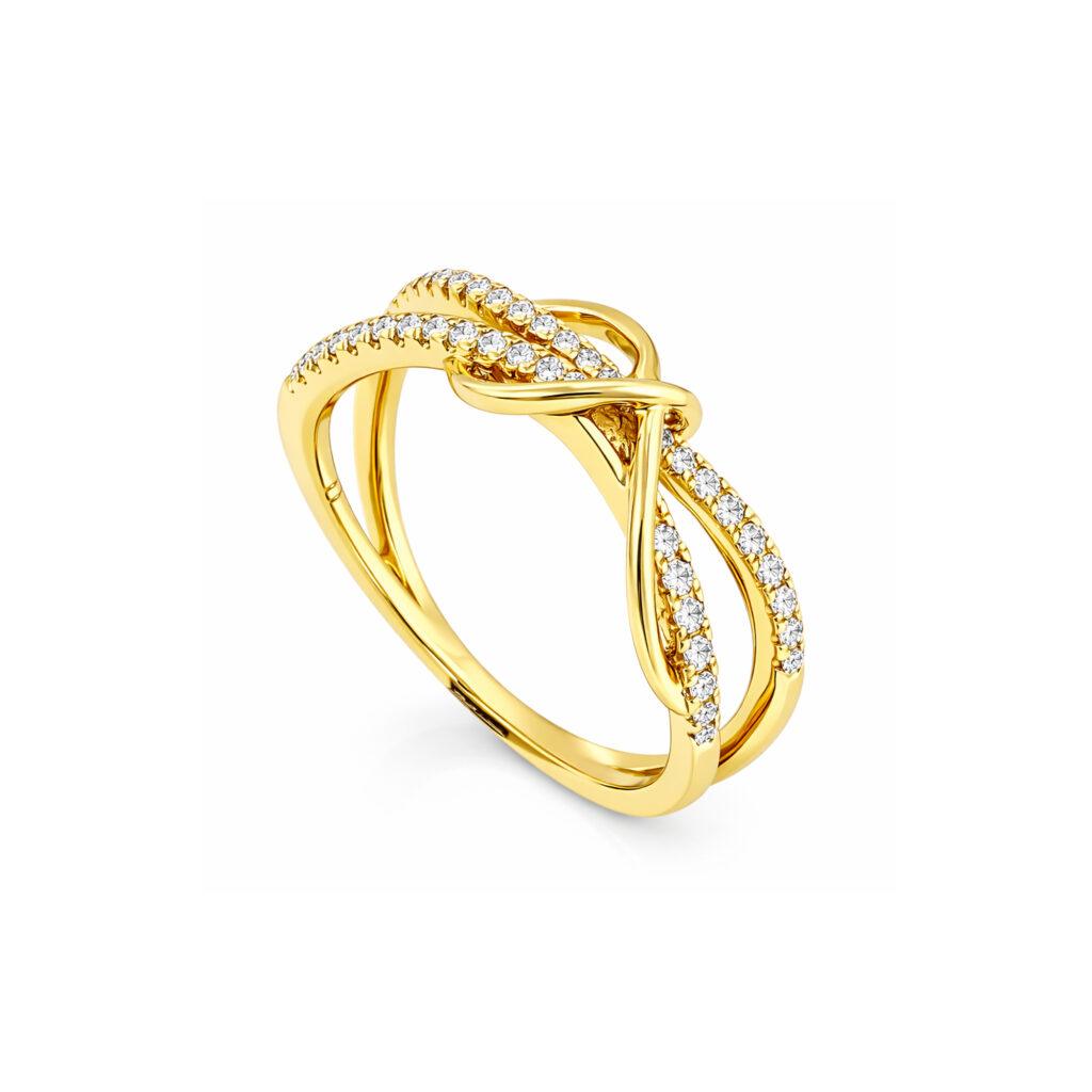 Alluring Interlacing Ring