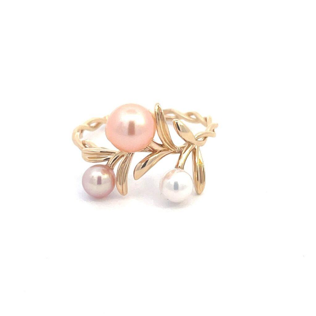 Floral Pearl ring Dubai