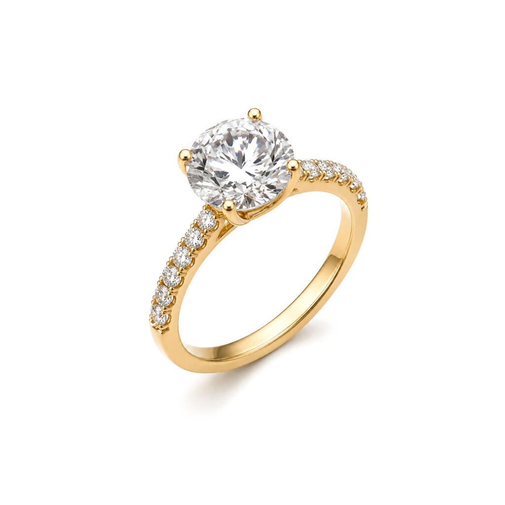 Diamond Ring with Shoulder diamonds Dubai