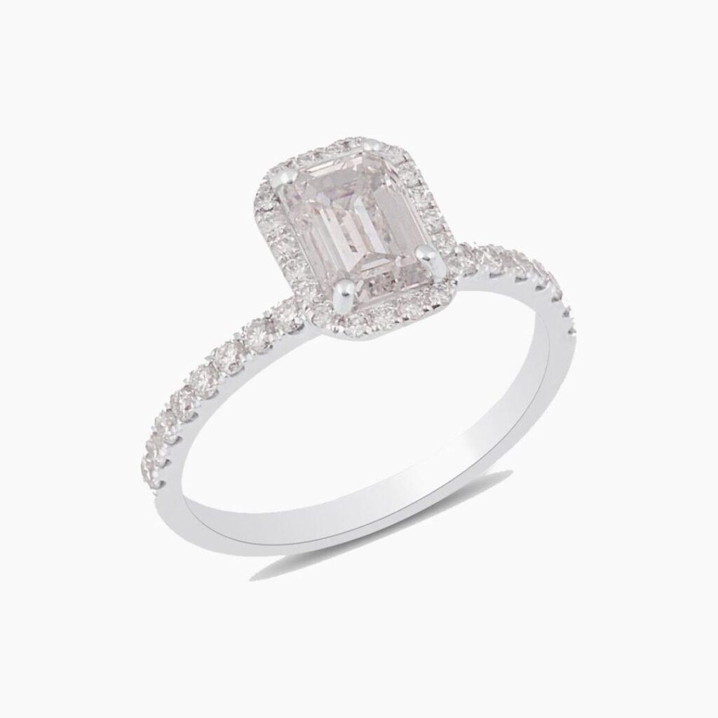 Emerald shape Solitaire Ring Dubai