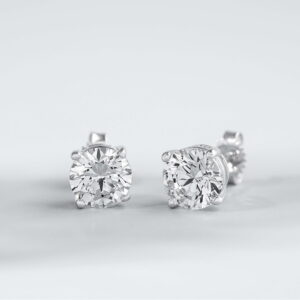 Diamonds earrings in Dubai UAE
