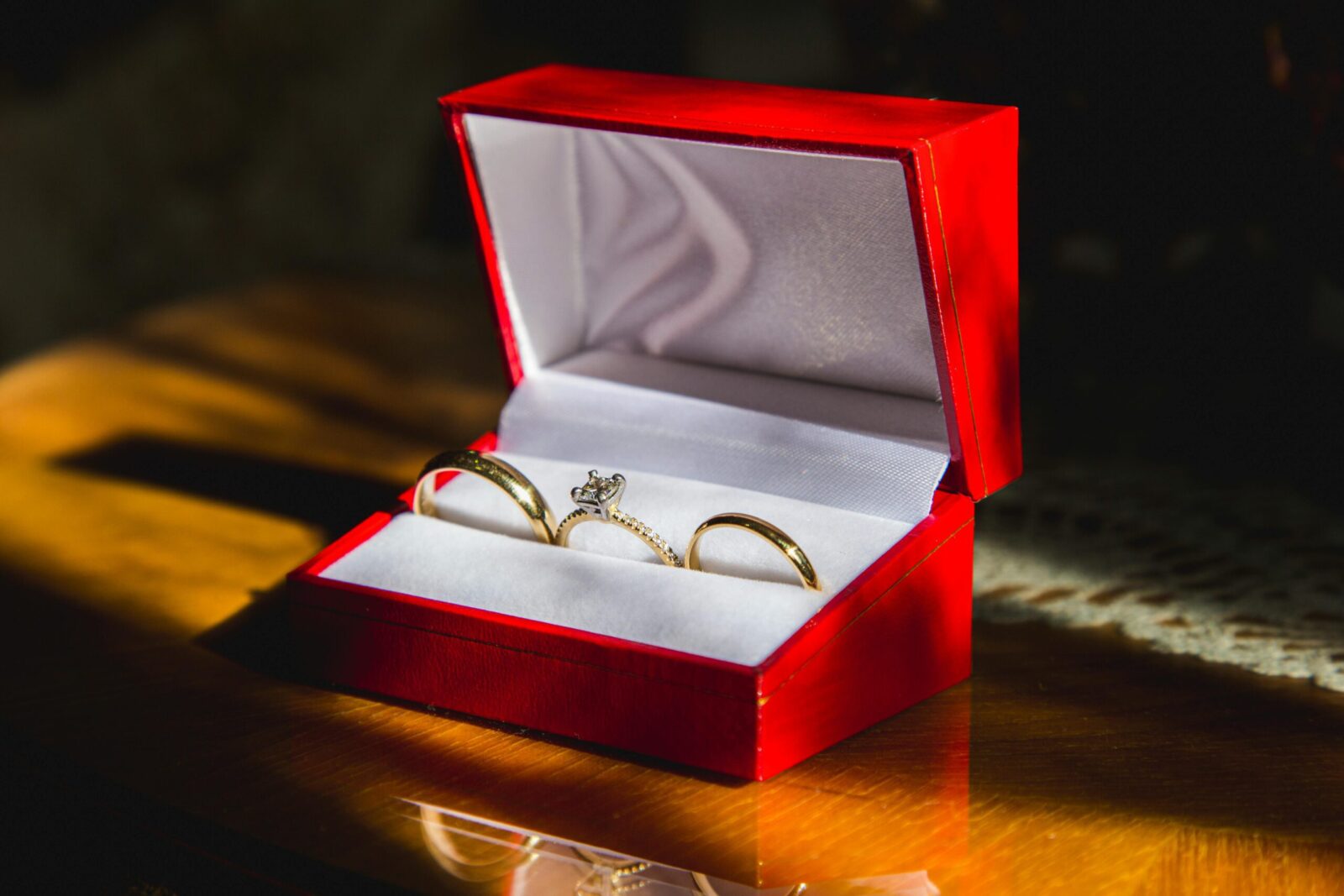 Engagement Rings vs Wedding Bands
