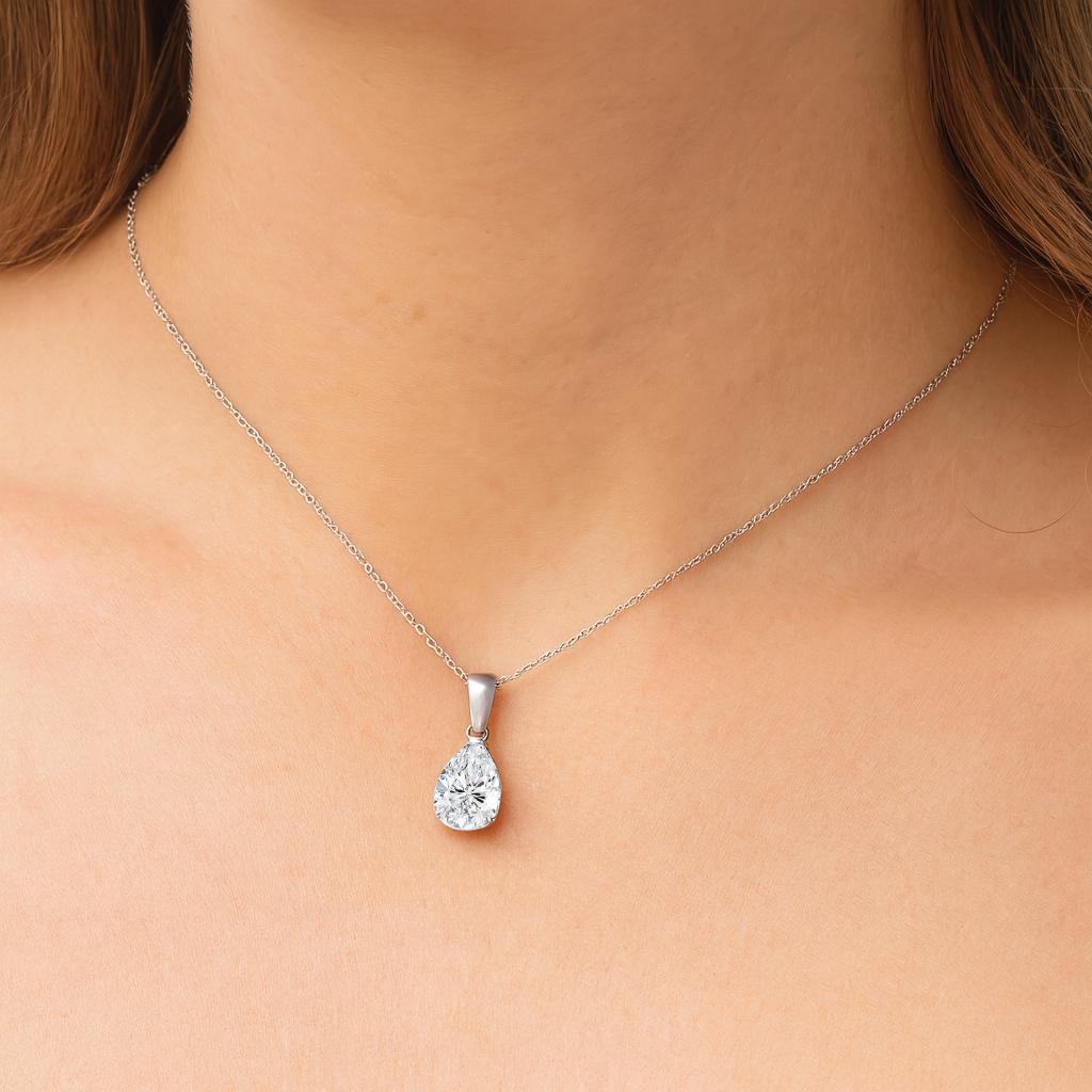 Pear Shape Solitaire diamond pendant Dubai