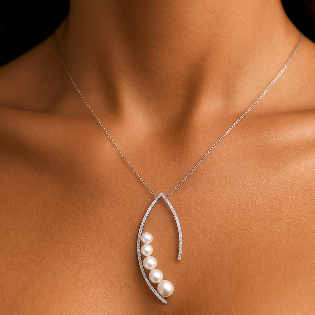 Fancy Pearl Pendant with Diamonds Dubai