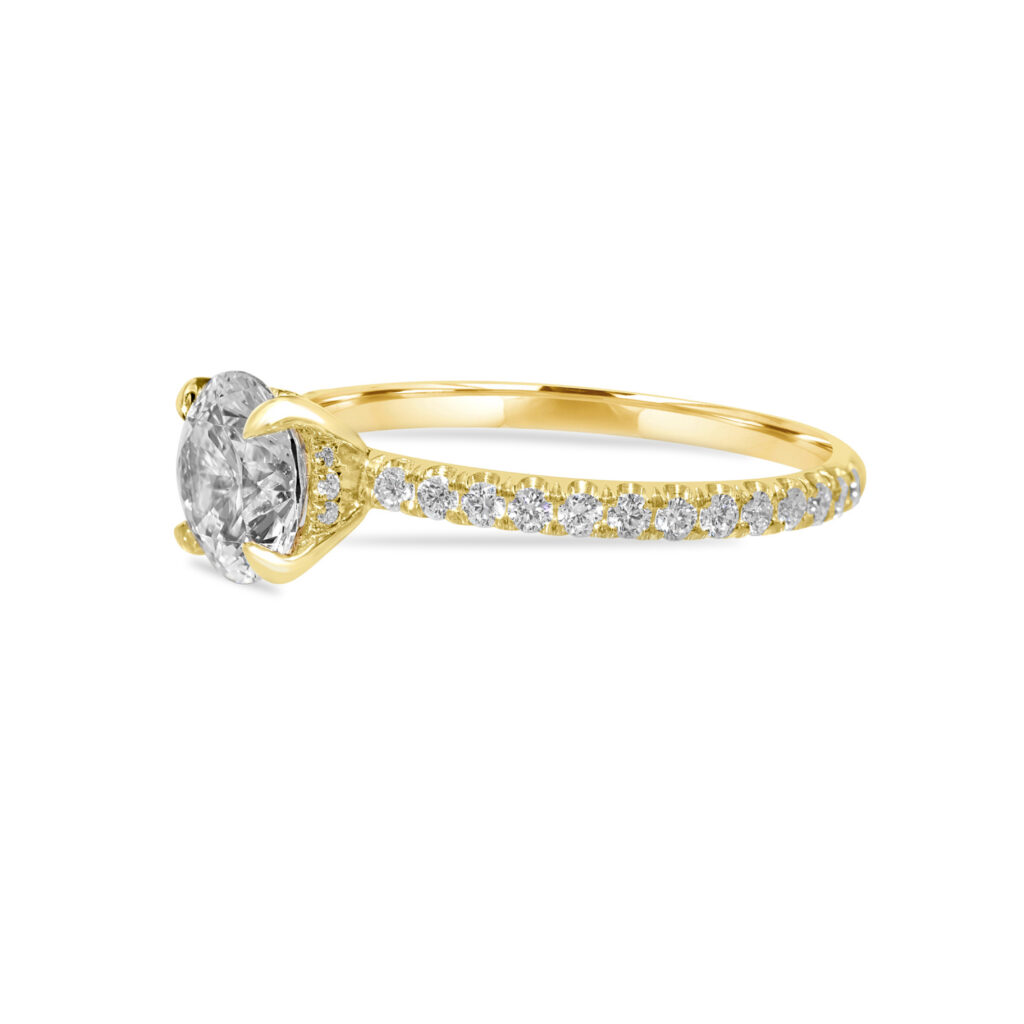 Round diamond Engagement ring UAE