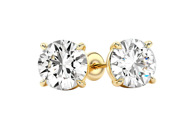Round diamond studs in Dubai
