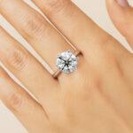 2 carat round diamond ring Dubai