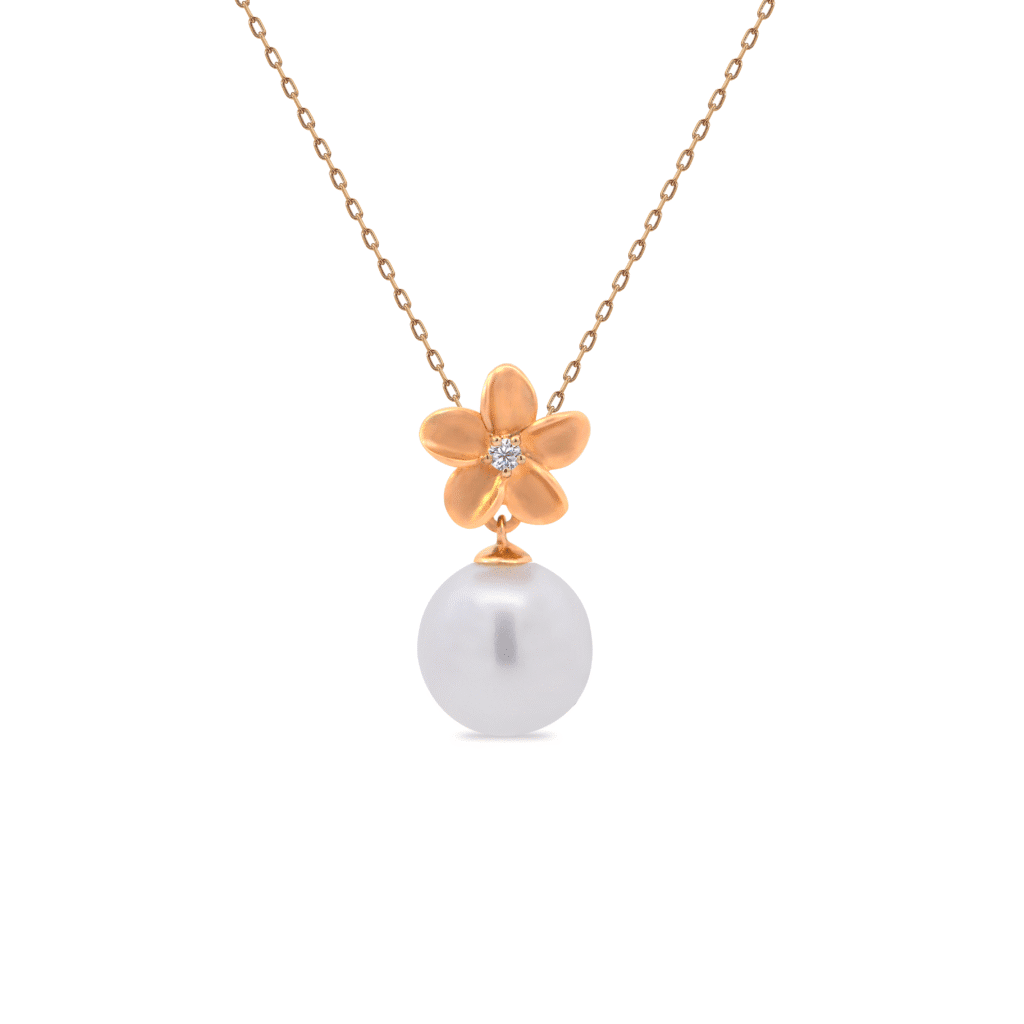 Flower pearl pendant with diamond