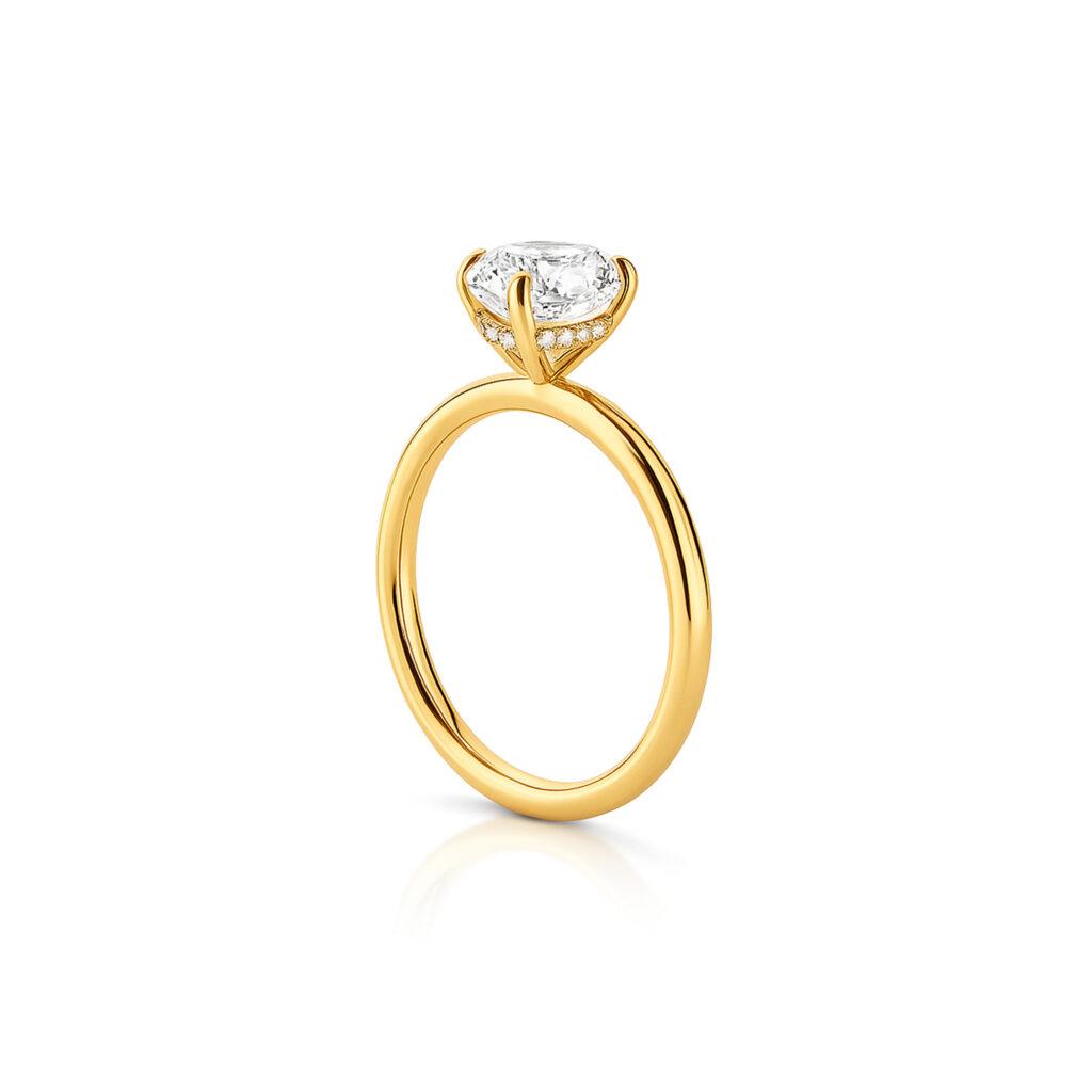 Radiant diamond ring side