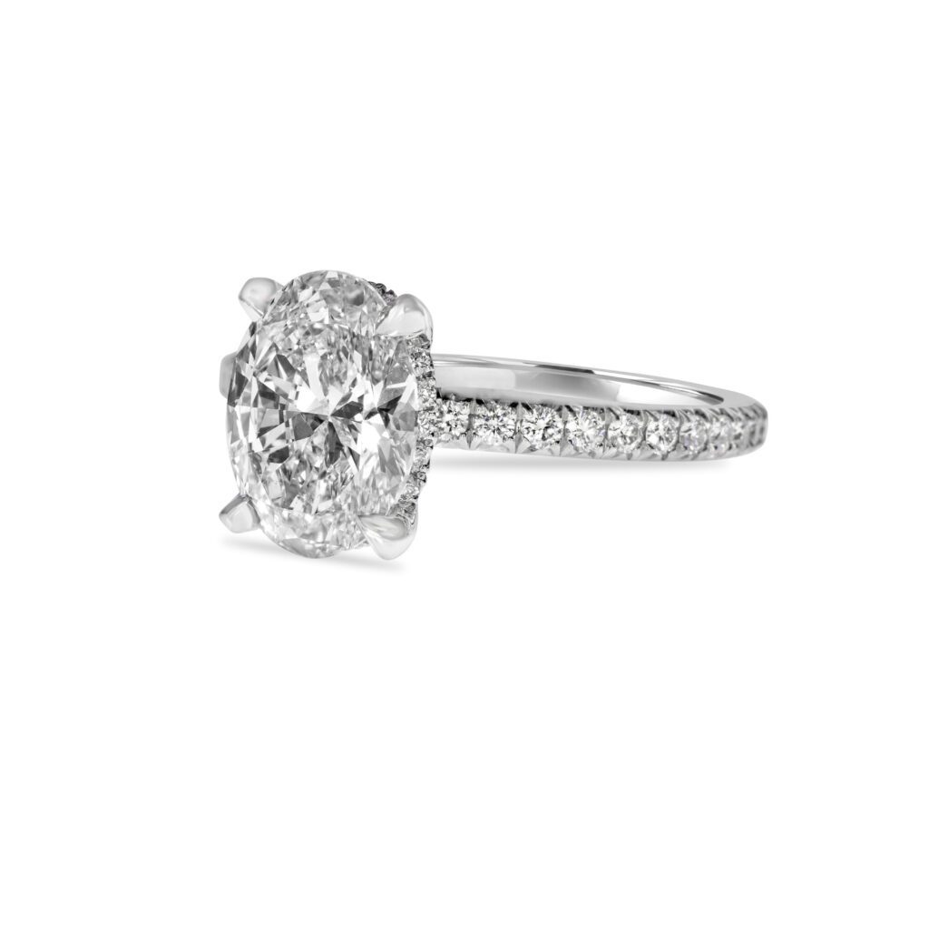 Oval diamond ring with Side diamonds Dubai