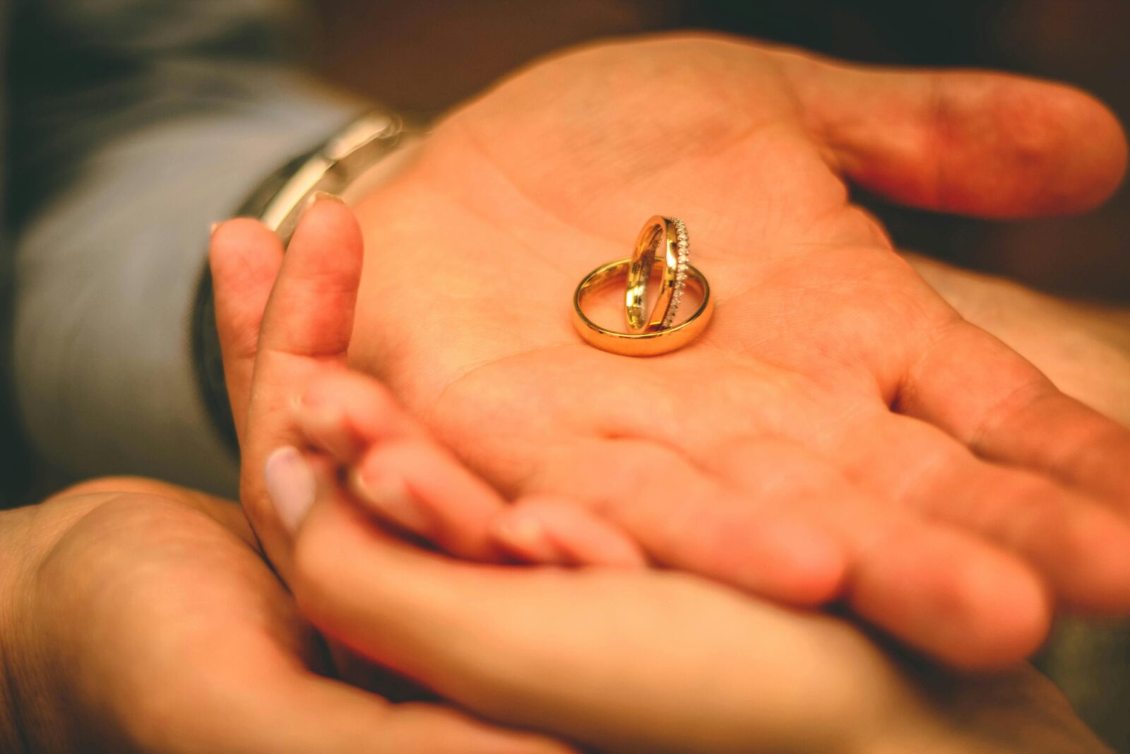 Women’s Wedding Band Cost Dubai