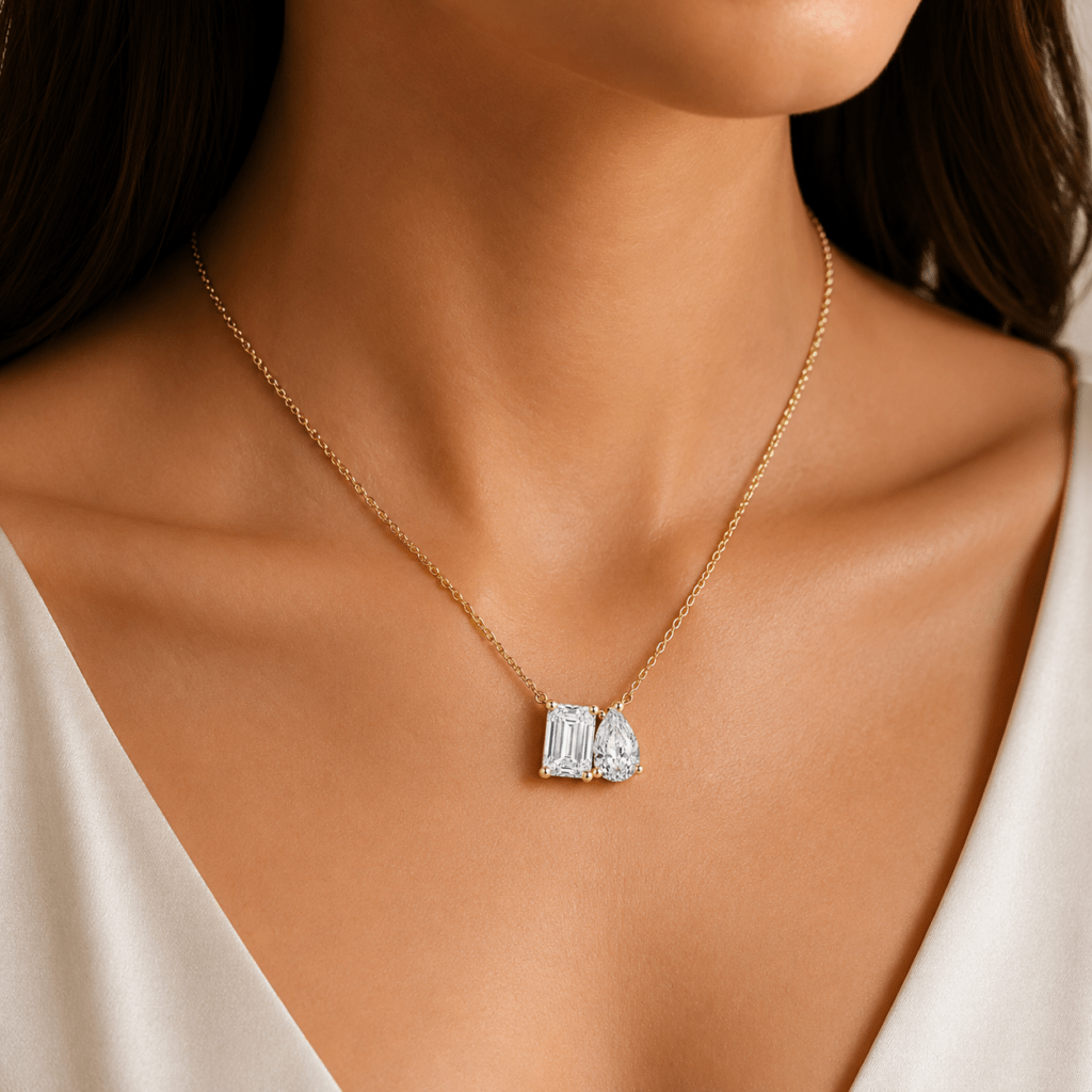 Emerald and pear diamond pendant Dubai