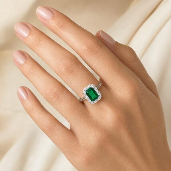 Emerald ring with Halo Dubai
