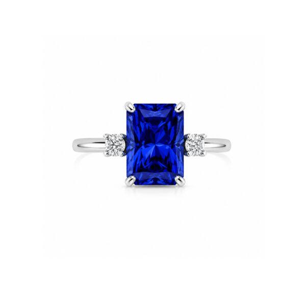 Sapphire ring in Radiant shape