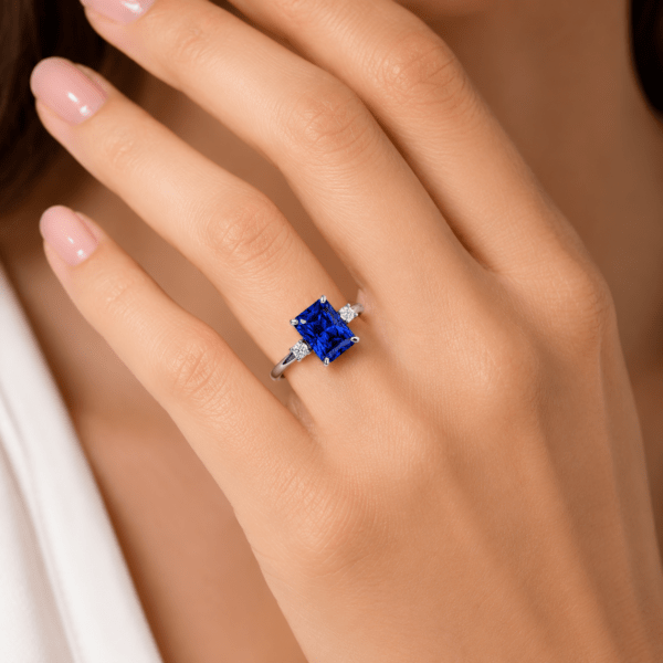 Sapphire ring in Radiant shape Dubai