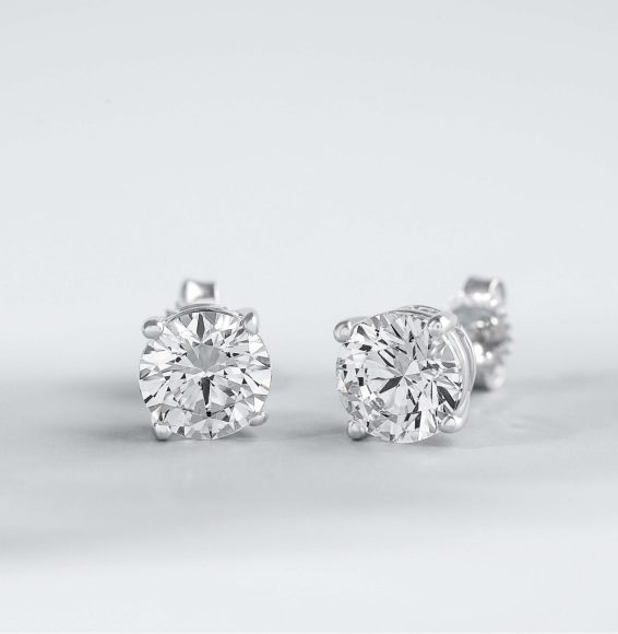 Diamonds earrings in Dubai UAE