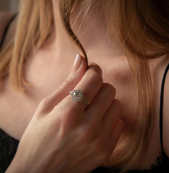Engagement rings for women Dubai