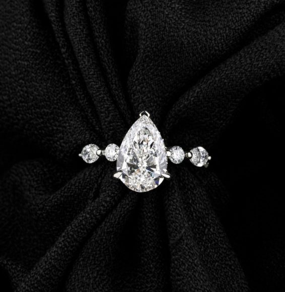 Engagement rings for women UAE